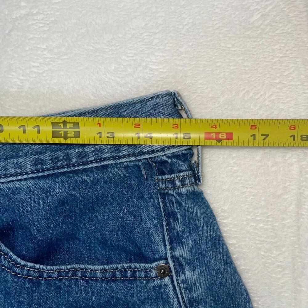 Levi's High Waisted Mom Jean Shorts Women 30x14 size 32 Blue Denim 100% Cotton - Picture 6 of 10